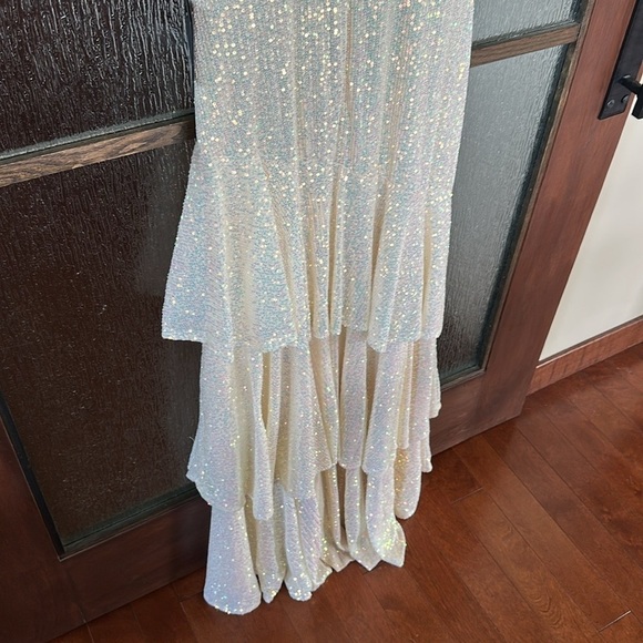 Mac Duggal Iridescent Sequin Asymmetrical Ruffle Tiered Gown size 6. - Picture 10 of 10